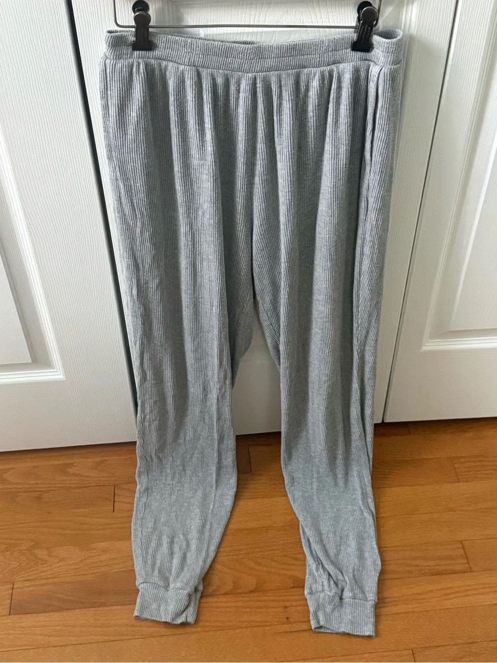 Alo Yoga Whisper Joggers in Light Gray Rib Knit